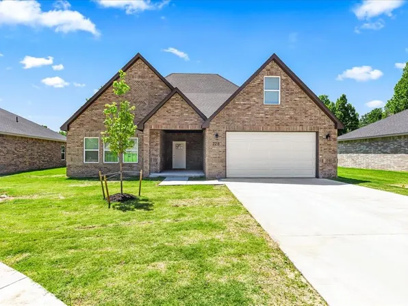 228 E Abbot Ln, Mustang, OK 73064