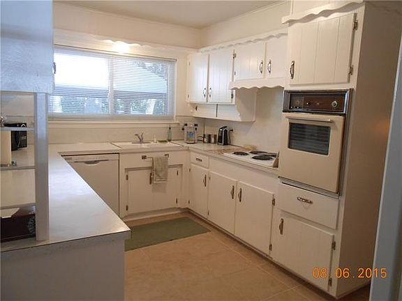 4th image of 924 Wade Dr