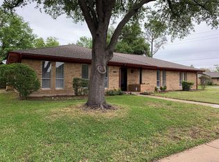 3301 Country Club Rd, Pantego, TX 76013