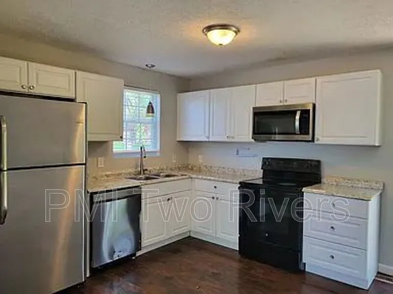 135 Brenda Ln — Photo 4