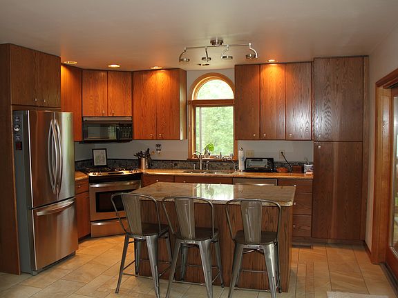 Granite/Tile/Oak Kitchen