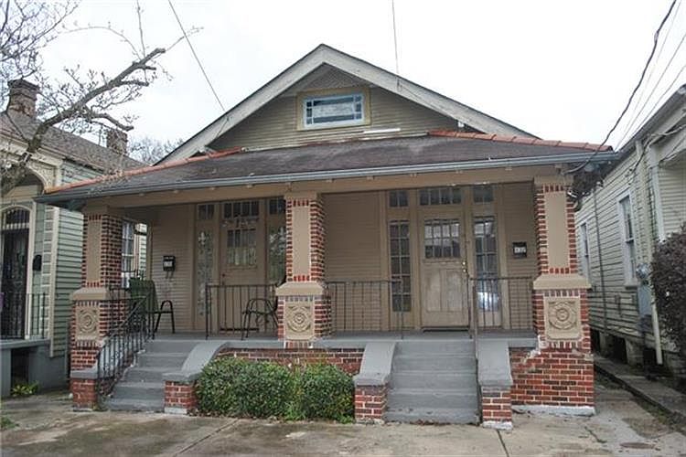 1st image of 832 Verret St