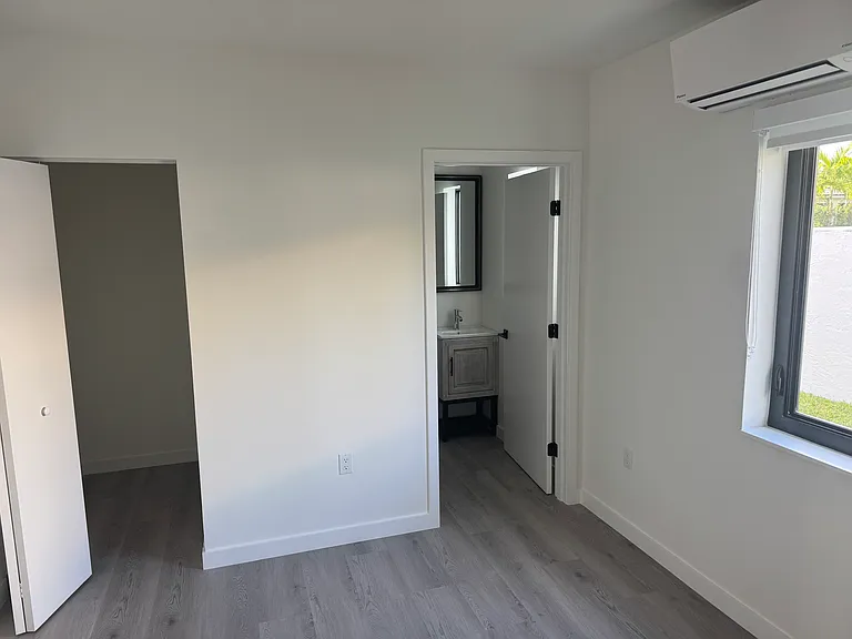 2034 SW 3rd Ave W #11 — Photo 3