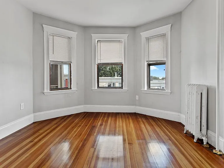 18 Peverell St #2 — Photo 9