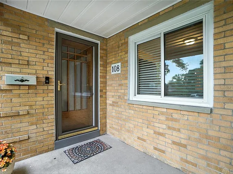108 Napoleon Dr — Photo 4
