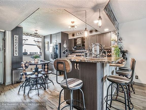 2nd image of 118 Lake Emerald Dr APT 401