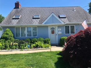 614 Kenmore Ave, Copiague, NY 11726