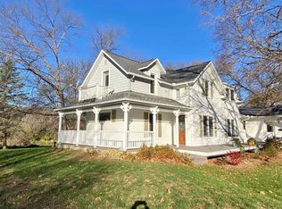 904 5th Ave, Decorah, IA 52101