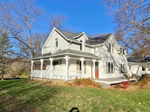 904 5th Ave, Decorah, IA 52101