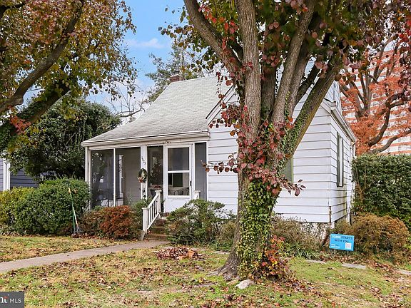 3rd image of 1025 16th St S