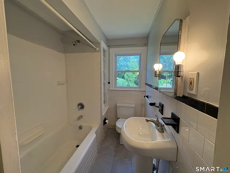 220 School St — Photo 13