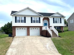 121 Falcon Ln, Weyers Cave, VA 24486