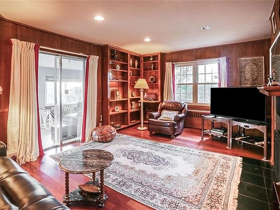 4th image of 209 Woodbridge Ave