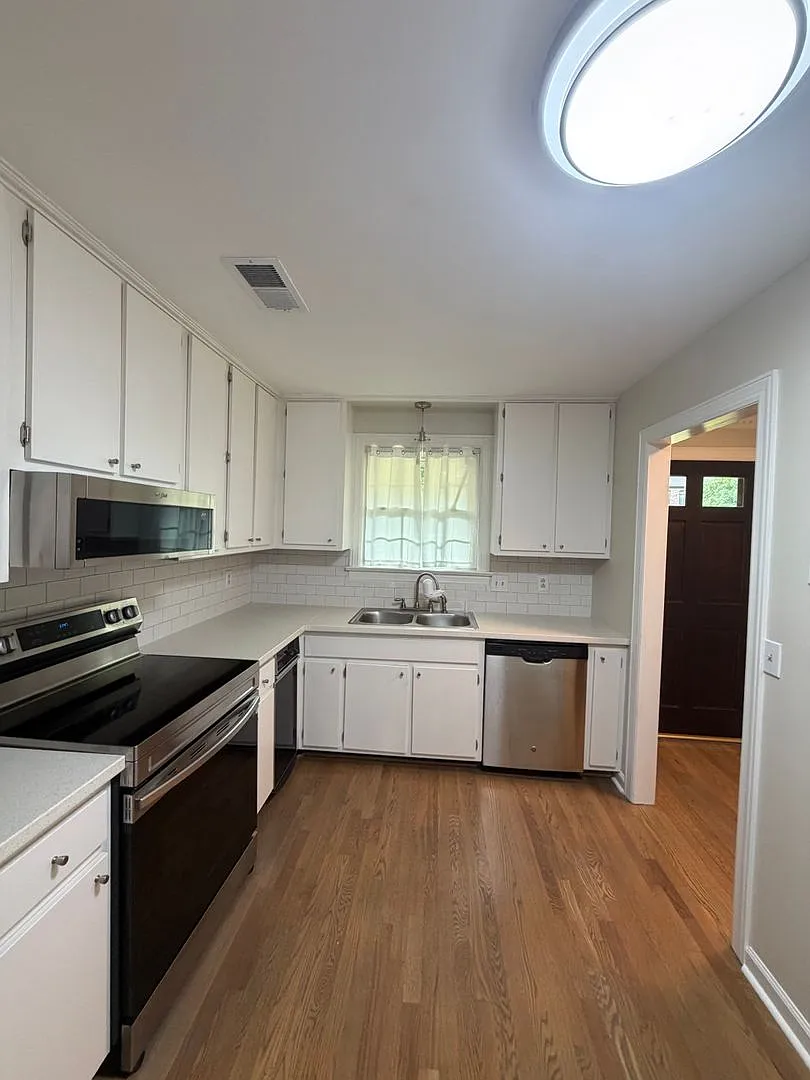 2 Bed/2 Bath Condo located in Green Hills only minutes to Vandy and Easy Interstate Access, 1 Car... — Photo 3