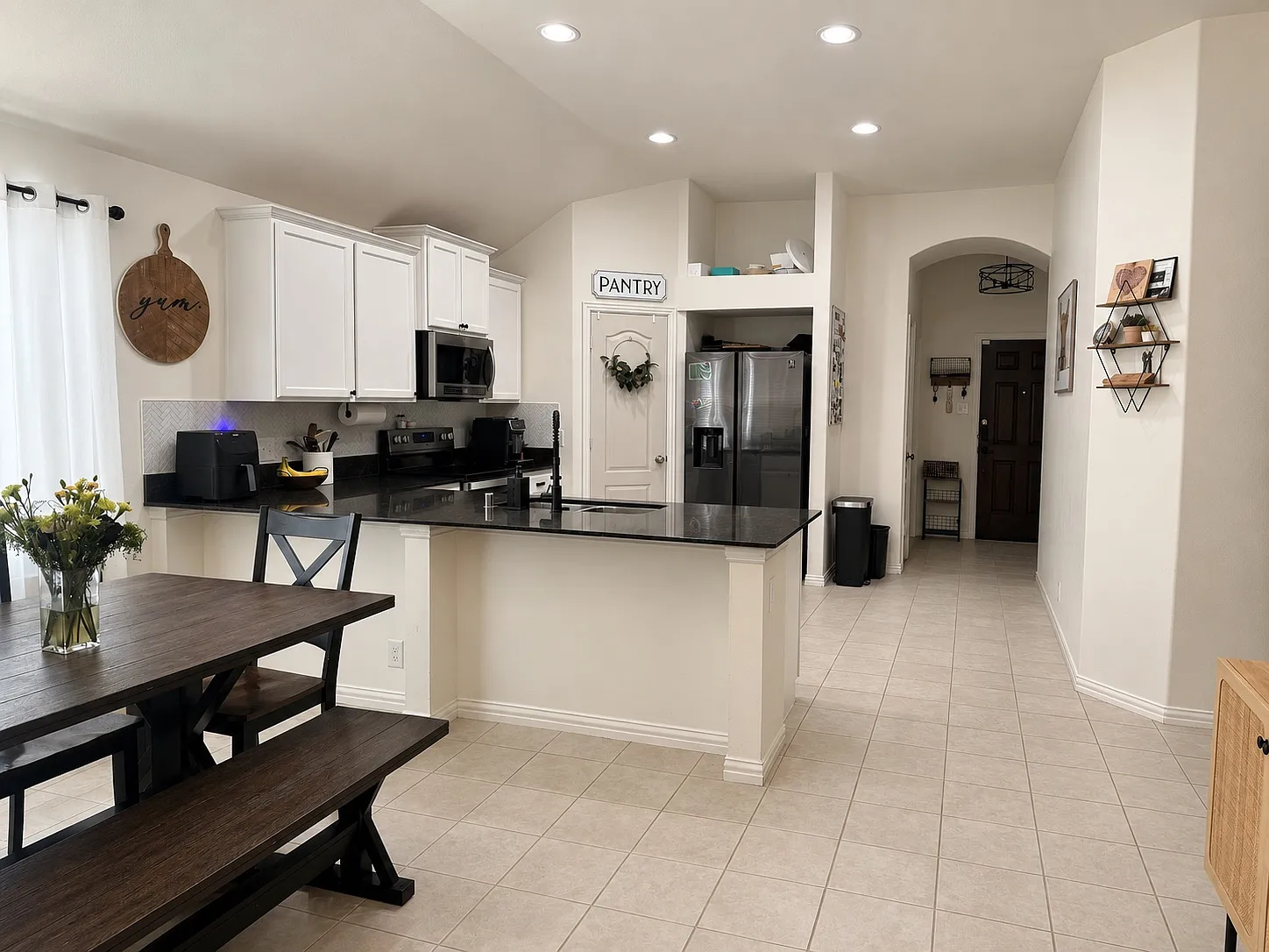 5 bed, 1948 sqft, $2,400 — Photo 4