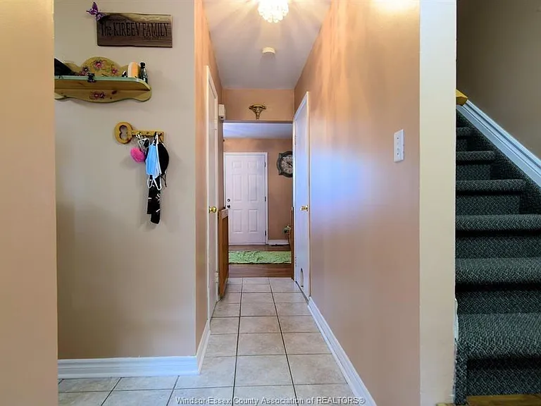 5468 Lassaline Ave — Photo 4