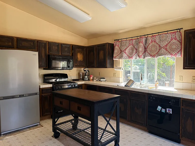 3005 Fairlands Dr — Photo 5