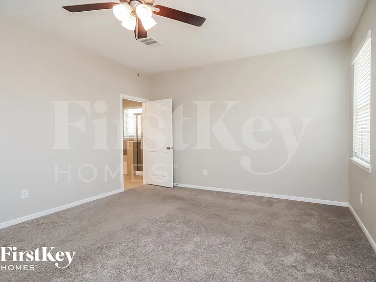 9207 Penfield Dr — Photo 8