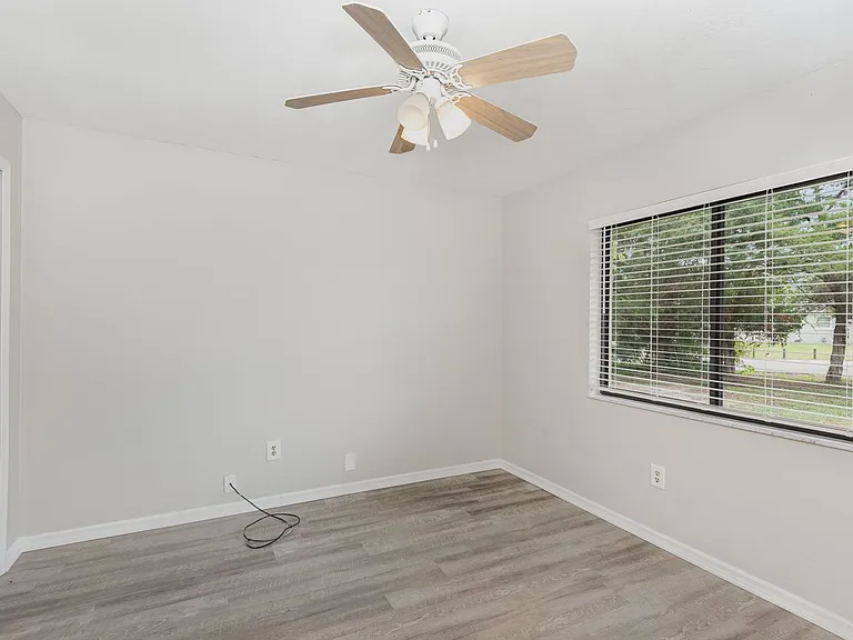 2620 Redwood Ave — Photo 8