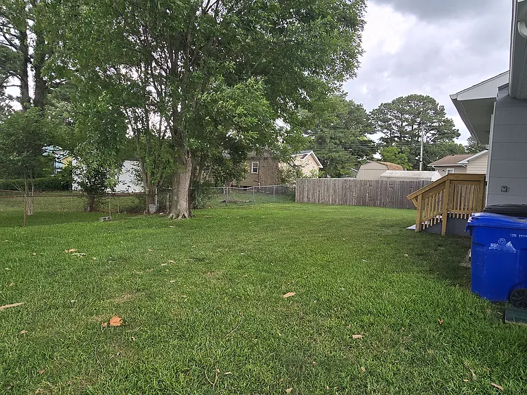 808 Hancock Ave — Photo 3