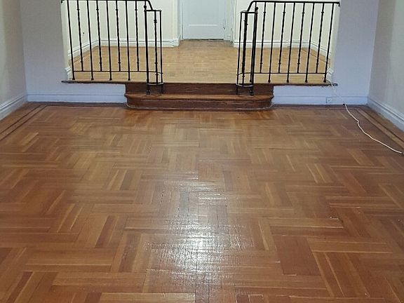 2nd image of 33 Loudoun St APT 4A