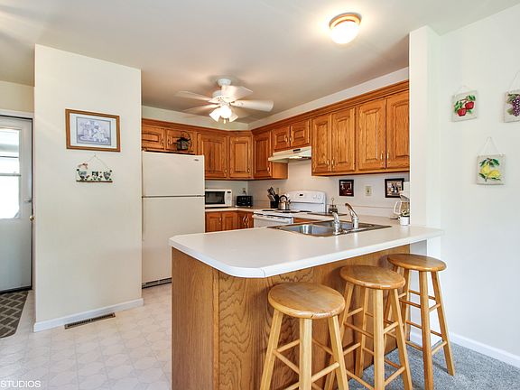 4th image of 819 Gloucester Ct