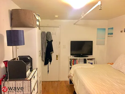 Rented by Wave Real Estate Group | media 2