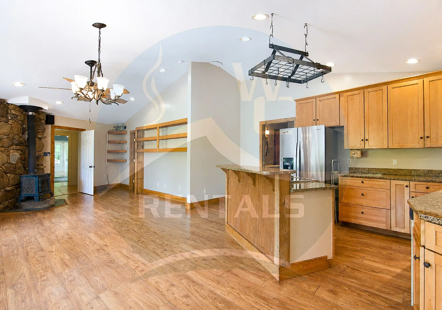 Your Own Mountain Retreat! Amazing 2 bedroom duplex home in Whittier in the Iris Cove Community — Photo 4