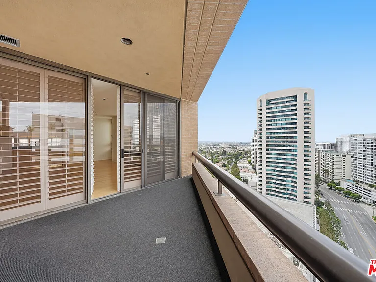 10430 Wilshire Blvd #1701 — Photo 12