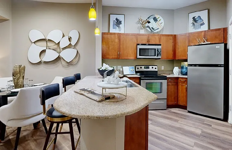 Delante Apartments — Photo 2