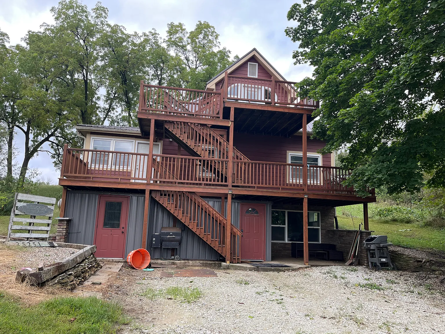 3 bed, 784 sqft, $1,400 — Photo 1