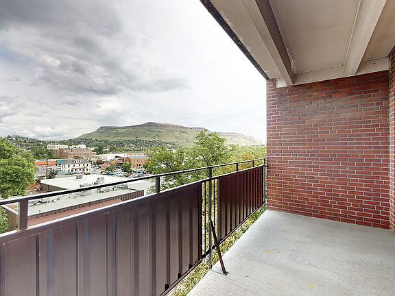 4th image of 909 13th St APT 8