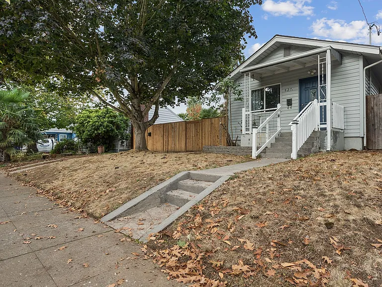 927 N Watts St — Photo 3