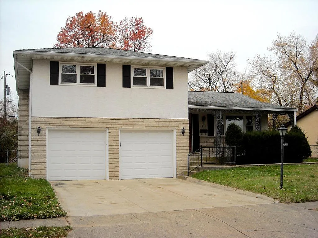 1247 Drysdale Sq N photo 1