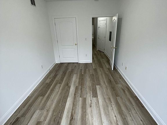 5th image of 111 Hutton St APT 1L