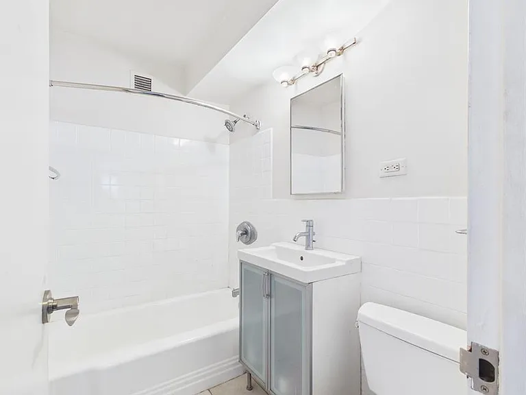 210 N 17th St #201 — Photo 10