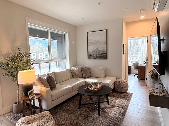4th image of 45497 Campus Dr #303