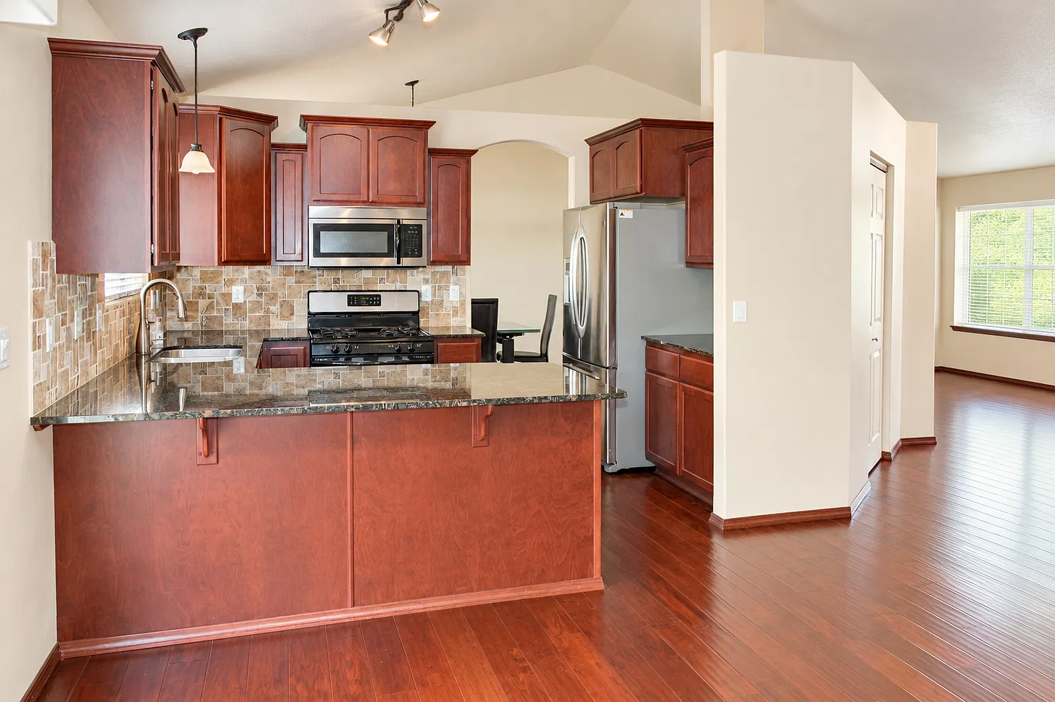 4 bed, 2.5 bath, 2014 sqft, $2,795 — Photo 3