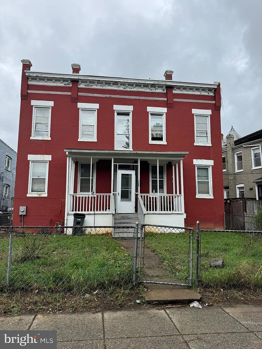 1126 Spring Rd NW photo 1