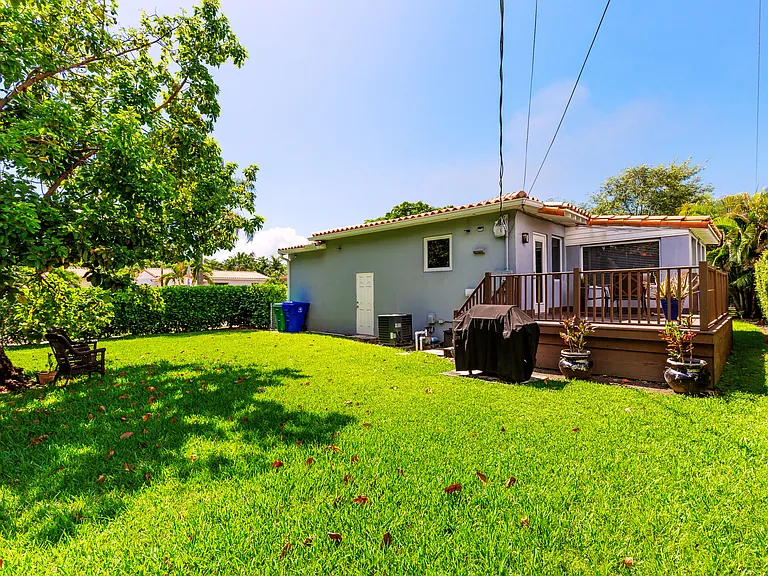 1810 SW 32nd Ct — Photo 33