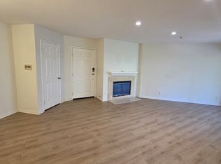 697 Sutton Crest Trl UNIT 303, Oak Park, CA 91377