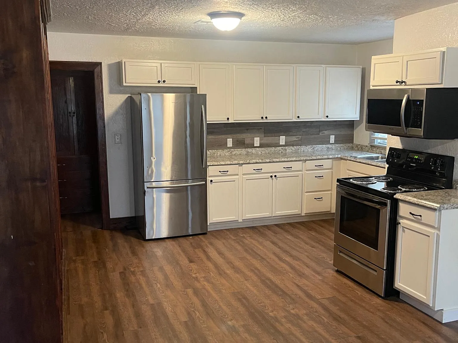 2 bed, 1208 sqft, $900 — Photo 3