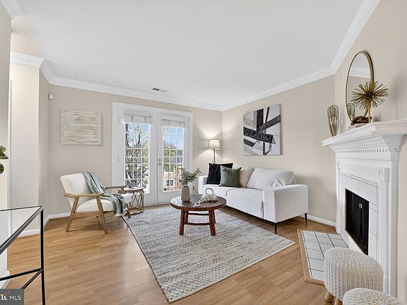 4th image of 4617 28th Rd S #B