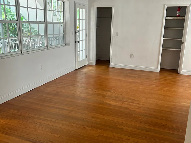 1561 West Ave #4 — Photo 3