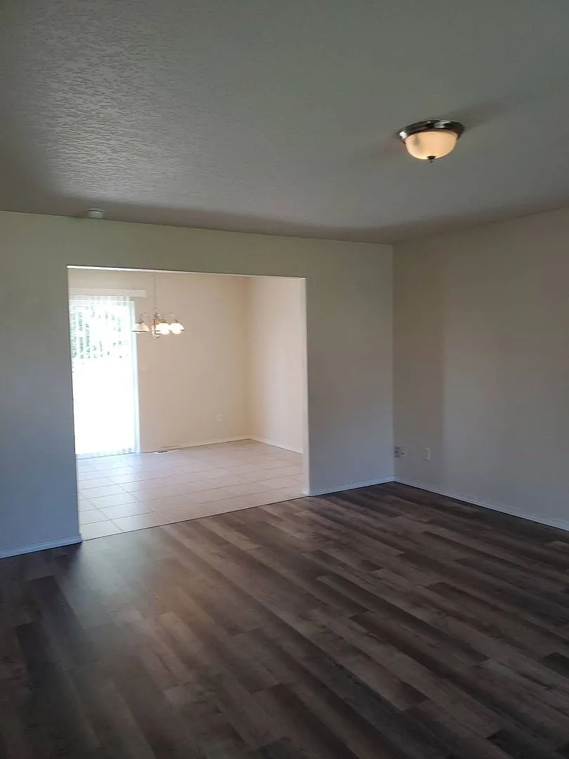460 Laguna Dr — Photo 4