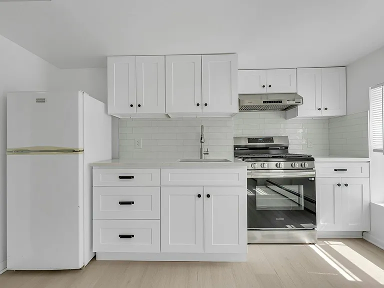 65 Saint Pauls Ave #3 — Photo 10