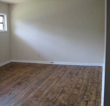 4th image of 1105-11 Greymont Ave