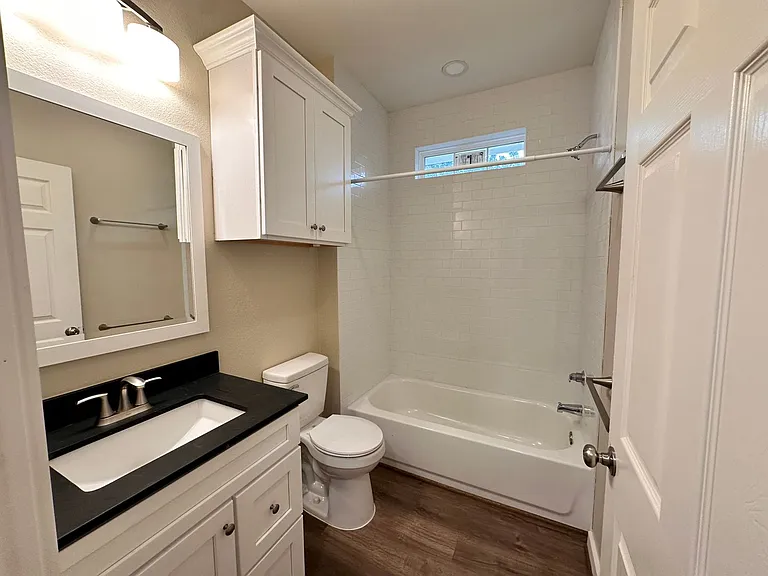 1005 E 29th St — Photo 27