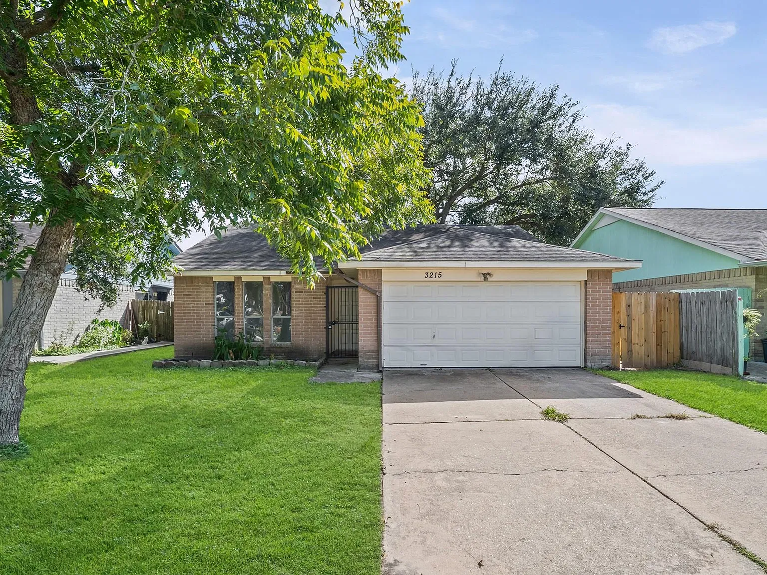 3 bed, 2.0 bath, 1214 sqft, $1,600 — Photo 1