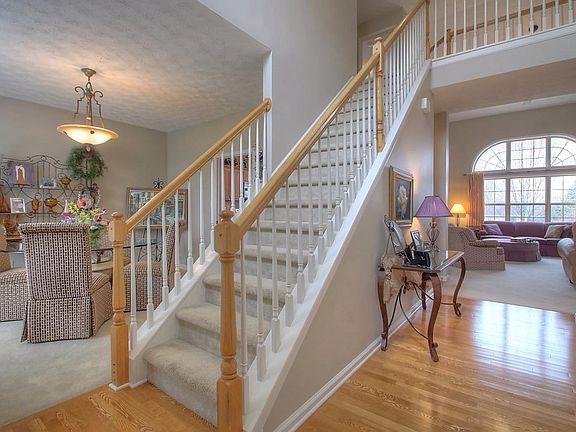 5th image of 136 Brome Dr